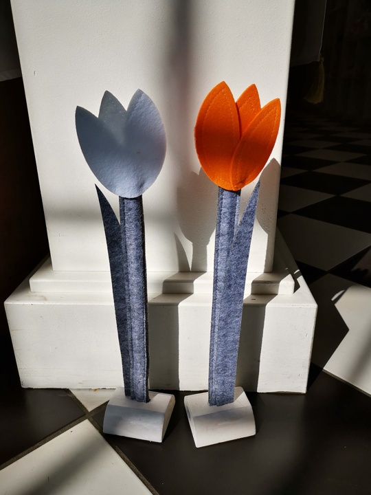 Blume aus  Filz mit Holz 41cm