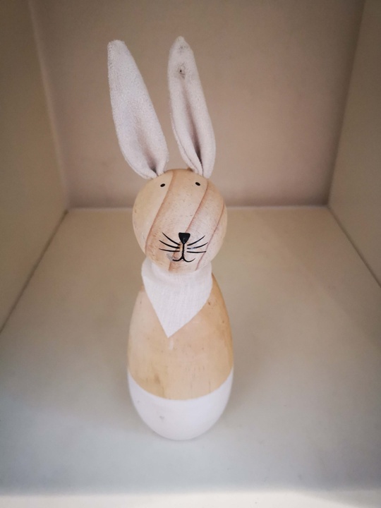 Osterhase aus Holz mit Stoffohren und Stoffhalstuch , verschiedene Größen