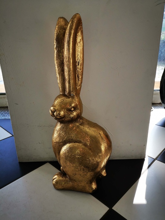 Osterhase aus Kunstharz